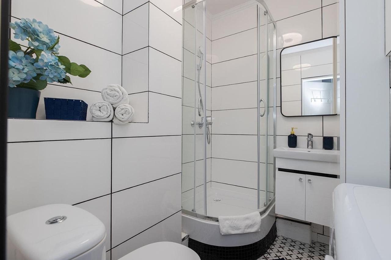 Unit Rooms Warszawa By Metro Rondo Onz Short Rent Idealne Pokoje Na Nocleg W Warszawie 外观 照片