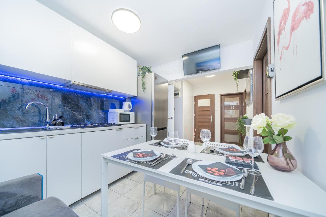 Unit Rooms Warszawa By Metro Rondo Onz Short Rent Idealne Pokoje Na Nocleg W Warszawie 外观 照片