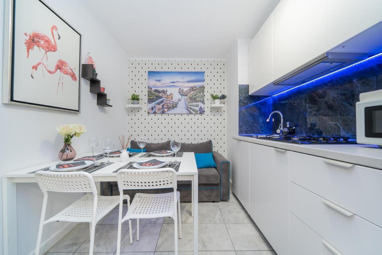 Unit Rooms Warszawa By Metro Rondo Onz Short Rent Idealne Pokoje Na Nocleg W Warszawie 外观 照片