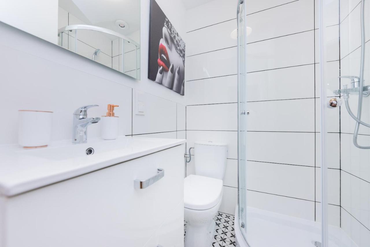 Unit Rooms Warszawa By Metro Rondo Onz Short Rent Idealne Pokoje Na Nocleg W Warszawie 外观 照片